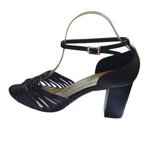 Atrevida Black Ankle Strap Block Heels – Size 9